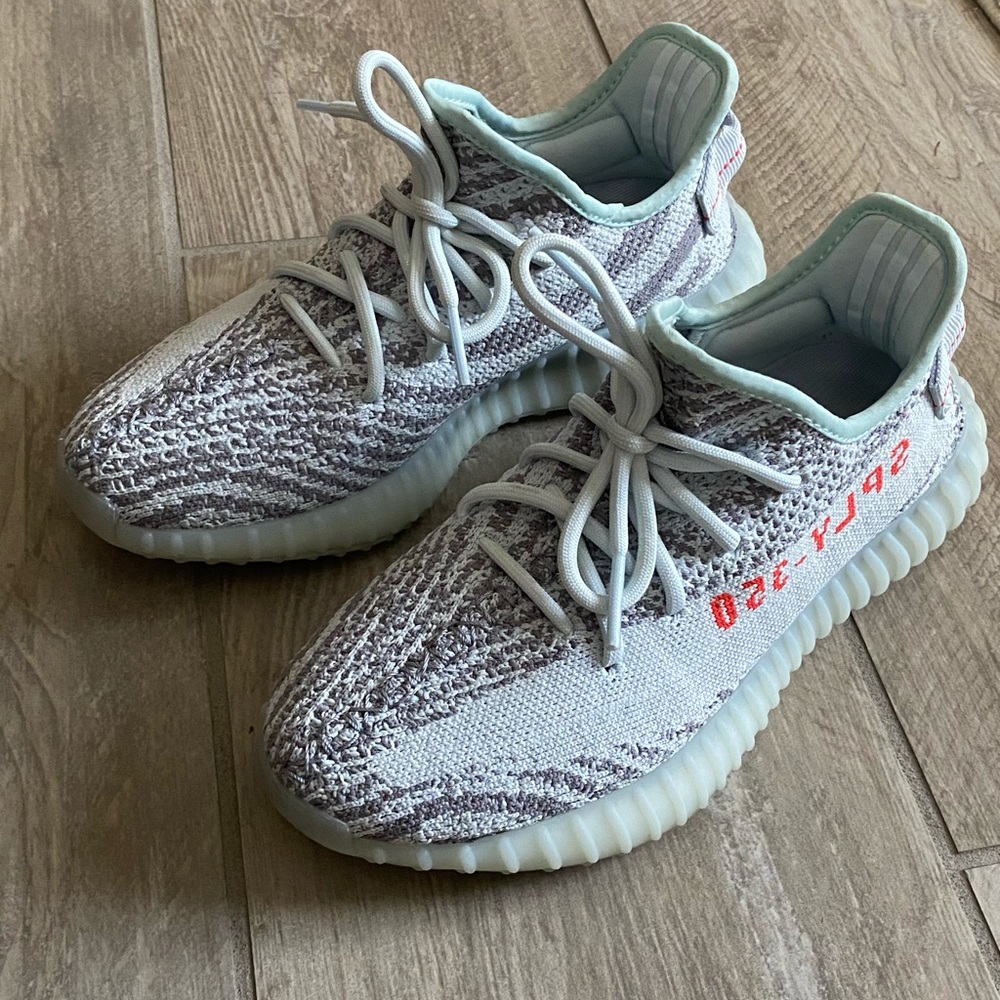 ✨SOLD✨Yeezy Boost 350 V2 Blue Tint